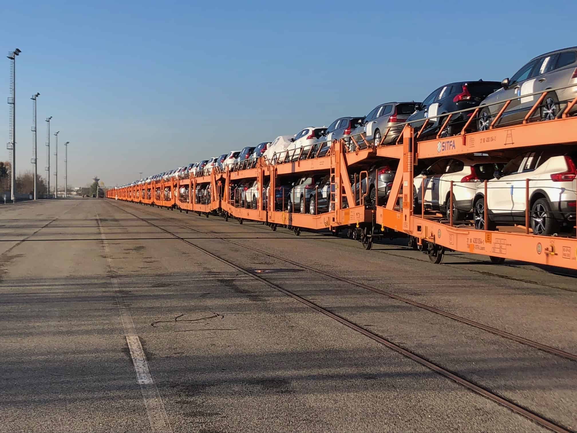 Primo treno auto Volvo a Malpensa Intermodale