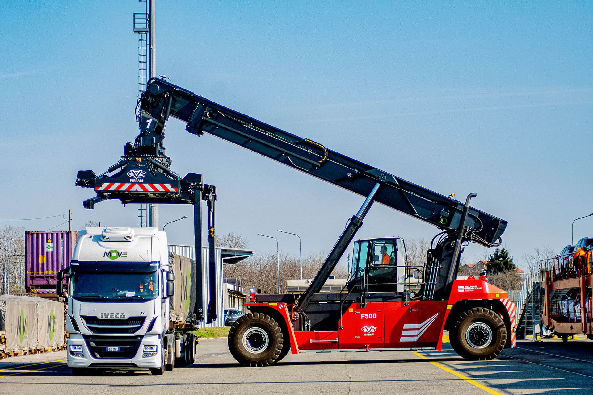 servizio trasporto intermodale rifiuti pericolosi, merci ADR - movicmentazione a Malpensa Intermodale