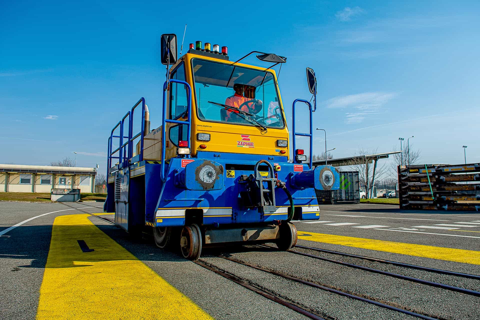 Servizio di terminalizzazione con locotrattore zephir presso Malpensa Intermodale